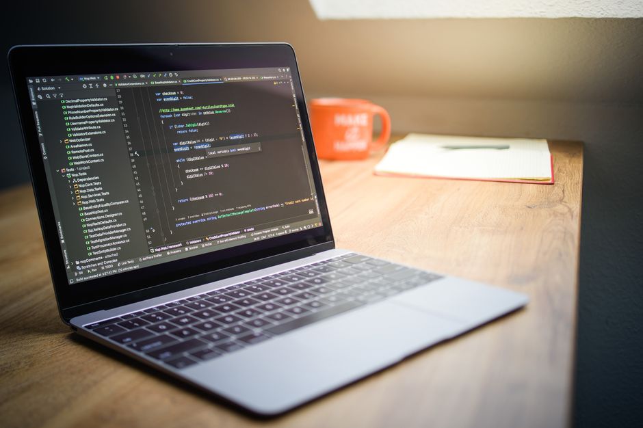 Kursplanung mit Zeitplan und Lernzielen für Programmierung und Design