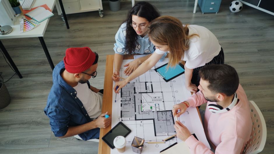 Farbpalette, Komponenten und UI-Details für ein Designsystem im Kurs