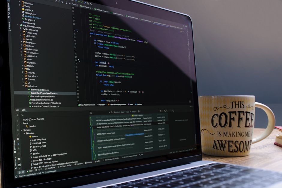 Porträt von Dozent für Programmierung und Datenlogik bei Zeltravonikmx